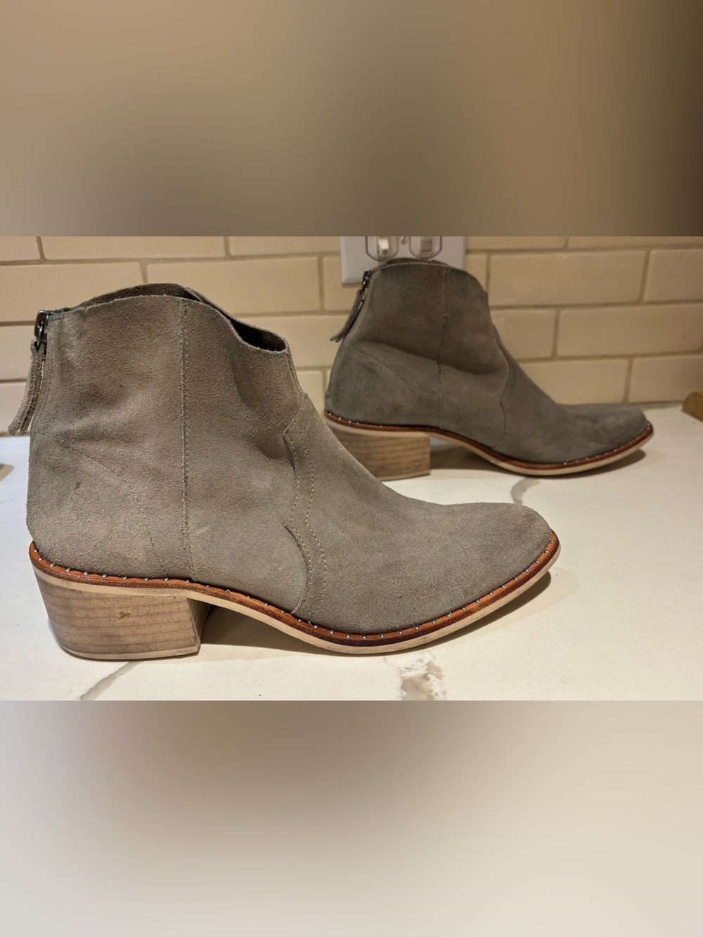 Reco Clara leather suede gray booties size 7M